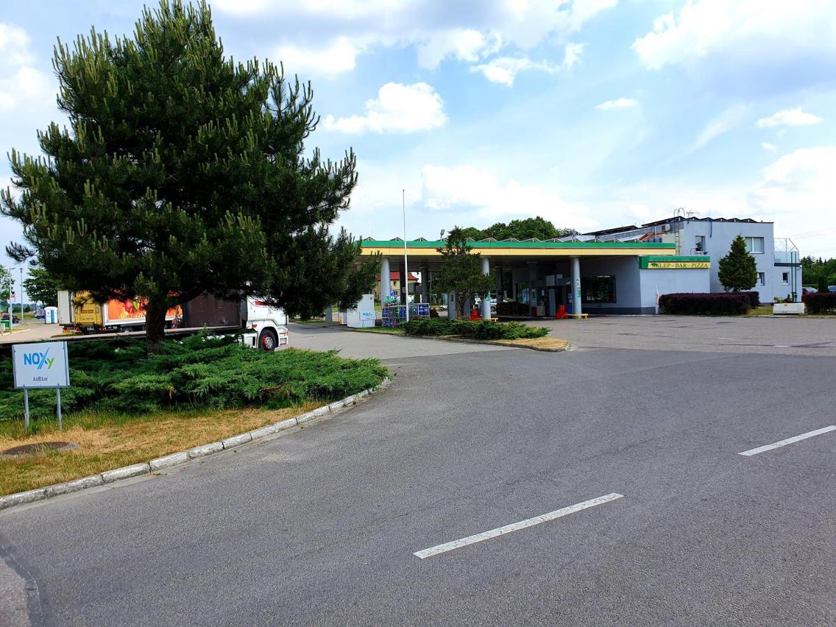 Motel Na Stacji Paliw อุสตรอเนียมอร์สเกีย ภายนอก รูปภาพ