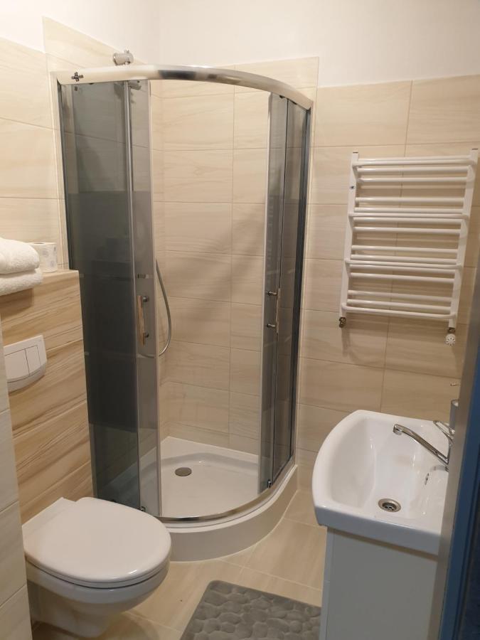 Motel Na Stacji Paliw อุสตรอเนียมอร์สเกีย ภายนอก รูปภาพ